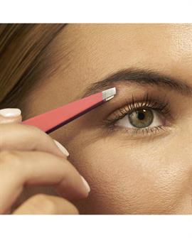 Tweezerman Slant Tweezer - Geranium hos parfumerihamoghende.dk 