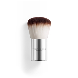 Tromborg Deluxe Kabuki Brush hos parfumerihamoghende.dk 