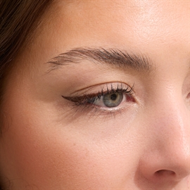 Gosh Slanted Pro Liner 003 hos parfumerihamoghende.dk 