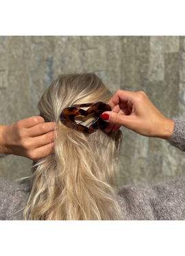 By Stær Eva Hårklemme - Hjerte Leo hos parfumerihamoghende.dk 