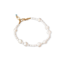 ENAMEL Copenhagen Pearlie Bracelet hos parfumerihamoghende.dk 