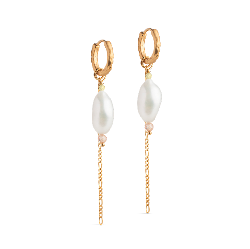 ENAMEL Copenhagen Adeline Earrings - Pearl hos parfumerihamoghende.dk 