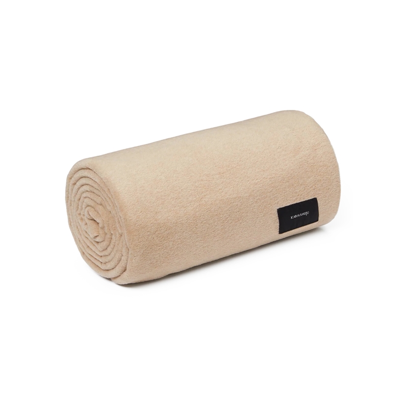 Karmameju Himalaya Blanket Beige hos parfumerihamoghende.dk 