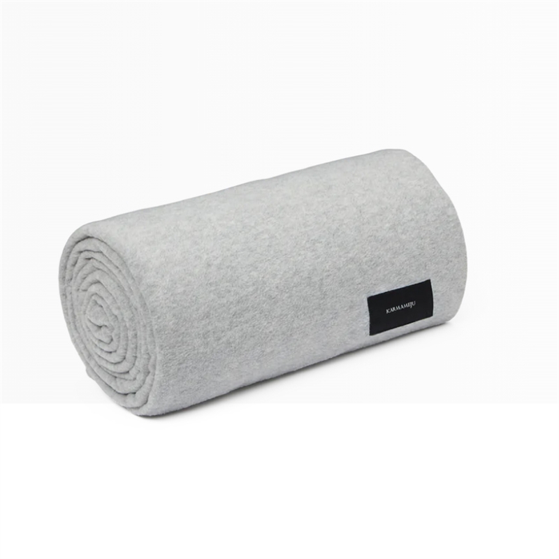 Karmameju Himalaya Blanket Light Grey  hos parfumerihamoghende.dk 