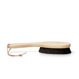 Karmameju Body Brush Recharge Ionic Long Handle hos parfumerihamoghende.dk 