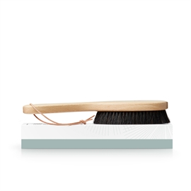 Karmameju Body Brush Recharge Ionic Long Handle hos parfumerihamoghende.dk 