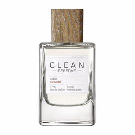 Clean Reserve Santal i Parfumeri ham og hende.