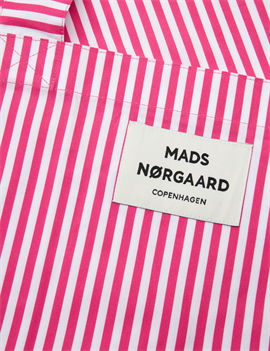 Mads Nørgaard Sacky Atoma Bag - White Alyssum/Pink Glow hos parfumerihamoghende.dk 