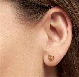 LULU Copenhagen Heart Mom Ørering 1 stk. Forgyldt hos parfumerihamoghende.dk 