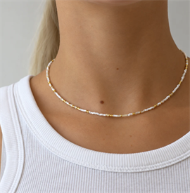ENAMEL Copenhagen Petra Halskæde Daisy hos parfumerihamoghende.dk 