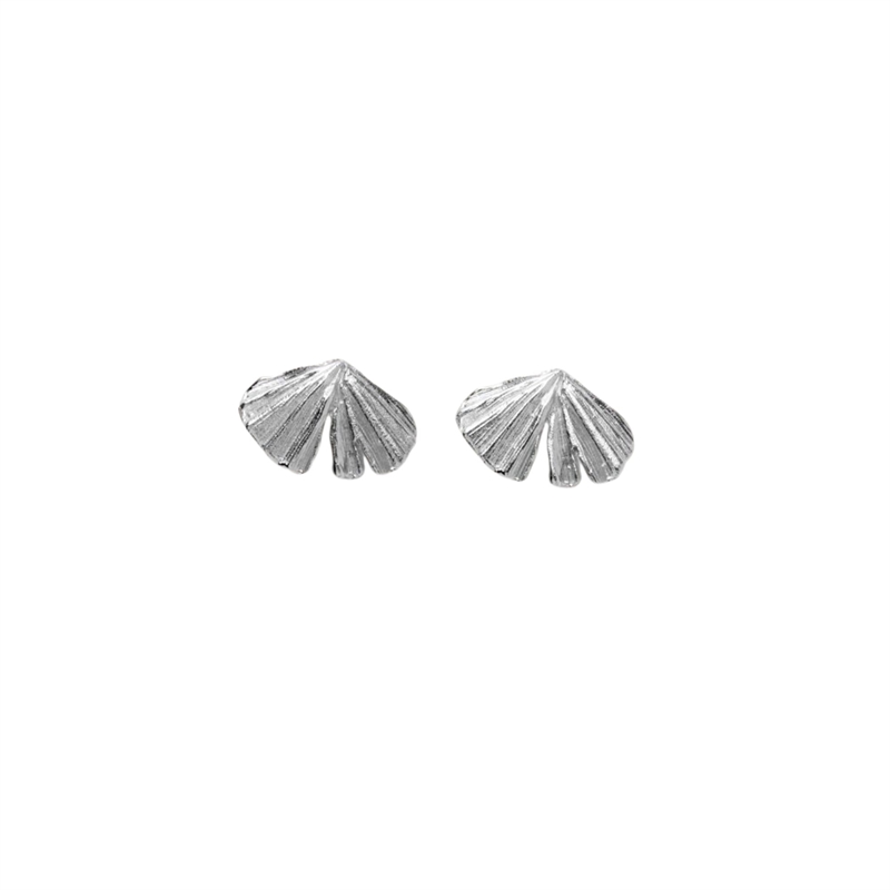 Pernille Corydon Leaf Øreringe 16mm hos parfumerihamoghende.dk 