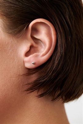Pernille Corydon Adore Helix Piercing 6mm hos parfumerihamoghende.dk 