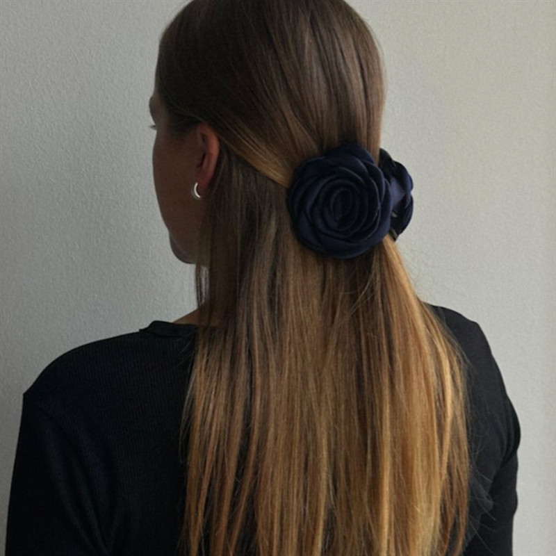 Pico Small Satin Rose Claw - Navy