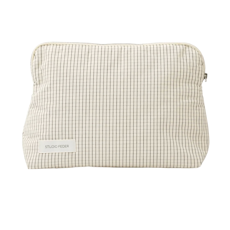 Studie Feder Celia Toiletry Bag - Creme Black Plaid hos parfumerihamoghende.dk 